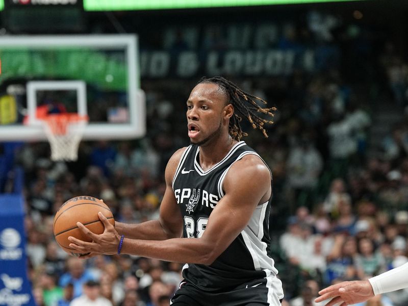 DALLAS, TX - NOVEMBER 16: Charles Bassey #28 of the San Antonio Spurs handles the ball during the game against the Dallas Mavericks on November 16, 2024 at American Airlines Center in Dallas, Texas. NOTE TO USER: User expressly acknowledges and agrees that, by downloading and or using this photograph, User is consenting to the terms and conditions of the Getty Images License Agreement. Mandatory Copyright Notice: Copyright 2024 NBAE (Photo by Glenn James/NBAE via Getty Images)