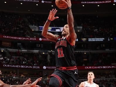 CHICAGO, IL - NOVEMBER 18: DeMar DeRozan #11 of the Chicago Bulls drives to the basket during the game against the Miami Heat on November 18, 2023 at United Center in Chicago, Illinois. NOTE TO USER: User expressly acknowledges and agrees that, by downloading and or using this photograph, User is consenting to the terms and conditions of the Getty Images License Agreement. Mandatory Copyright Notice: Copyright 2023 NBAE (Photo by Jeff Haynes/NBAE via Getty Images)