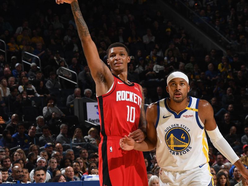 SAN FRANCISCO, CA - DECEMBER 5: Jabari Smith Jr. #10 of the Houston Rockets shoots the ball during the game against the Golden State Warriors on December 5, 2024 at Chase Center in San Francisco, California. NOTE TO USER: User expressly acknowledges and agrees that, by downloading and or using this photograph, user is consenting to the terms and conditions of Getty Images License Agreement. Mandatory Copyright Notice: Copyright 2024 NBAE (Photo by Noah Graham/NBAE via Getty Images)