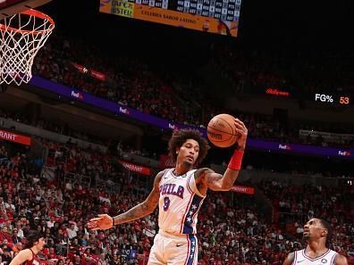 MIAMI, FL - DECEMBER 25:  Kelly Oubre Jr. #9 of the Philadelphia 76ers grabs the rebound during the game  on December 25, 2023 at Kaseya Center Arena in Miami, Florida. NOTE TO USER: User expressly acknowledges and agrees that, by downloading and or using this Photograph, user is consenting to the terms and conditions of the Getty Images License Agreement. Mandatory Copyright Notice: Copyright 2023 NBAE (Photo by Issac Baldizon/NBAE via Getty Images)