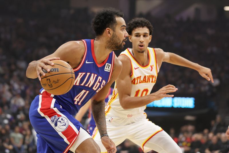 SACRAMENTO, CALIFORNIA - NOVEMBER 18: Trey Lyles #41 of the Sacramento Kings is guarded by Zaccharie Risacher #10 of the Atlanta Hawks in the first half at Golden 1 Center on November 18, 2024 in Sacramento, California. NOTE TO USER: User expressly acknowledges and agrees that, by downloading and/or using this photograph, user is consenting to the terms and conditions of the Getty Images License Agreement.   (Photo by Ezra Shaw/Getty Images)