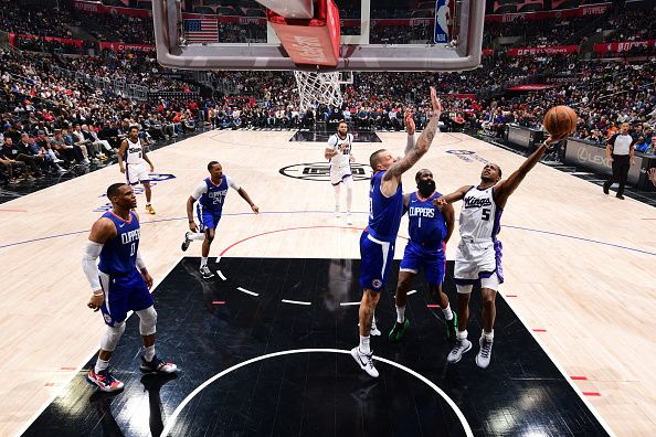 LOS ANGELES, CA - DECEMBER 12: De'Aaron Fox #5 of the Sacramento Kings drives to the basket during the game against the LA Clippers on December 12, 2023 at Crypto.Com Arena in Los Angeles, California. NOTE TO USER: User expressly acknowledges and agrees that, by downloading and/or using this Photograph, user is consenting to the terms and conditions of the Getty Images License Agreement. Mandatory Copyright Notice: Copyright 2023 NBAE (Photo by Adam Pantozzi/NBAE via Getty Images)