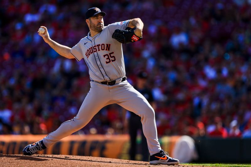 Sep 2, 2024; Cincinnati, Ohio, USA; Houston Astros starting pitcher Justin Verlander (35) pitches against the Cincinnati Reds in the first inning at Great American Ball Park. Mandatory Credit: Katie Stratman-USA TODAY Sports