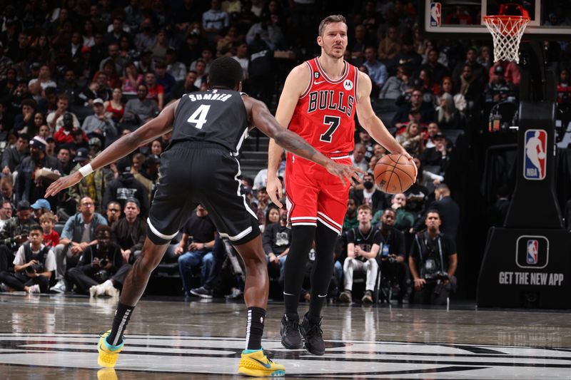 BROOKLYN, NY - NOVEMBER 1: Goran Dragic #7 of the Chicago Bulls dribbles the ball during the game against the Brooklyn Nets on November 1, 2022 at Barclays Center in Brooklyn, New York. NOTE TO USER: User expressly acknowledges and agrees that, by downloading and or using this Photograph, user is consenting to the terms and conditions of the Getty Images License Agreement. Mandatory Copyright Notice: Copyright 2022 NBAE (Photo by Nathaniel S. Butler/NBAE via Getty Images)