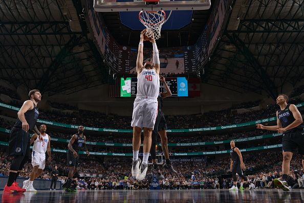 DALLAS, TX - DECEMBER 20: Ivica Zubac #40 of the LA Clippers drives to the basket during the game against the Dallas Mavericks on December 20, 2023 at the American Airlines Center in Dallas, Texas. NOTE TO USER: User expressly acknowledges and agrees that, by downloading and or using this photograph, User is consenting to the terms and conditions of the Getty Images License Agreement. Mandatory Copyright Notice: Copyright 2023 NBAE (Photo by Glenn James/NBAE via Getty Images)