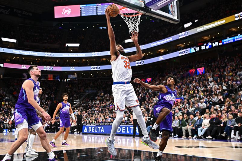 SALT LAKE CITY, UT - NOVEMBER 23: Karl-Anthony Towns #32 of the New York Knicks drives to the basket during the game against the Utah Jazz on November 23, 2024 at Delta Center in Salt Lake City, Utah. NOTE TO USER: User expressly acknowledges and agrees that, by downloading and or using this Photograph, User is consenting to the terms and conditions of the Getty Images License Agreement. Mandatory Copyright Notice: Copyright 2024 NBAE (Photo by Jamie Sabau/NBAE via Getty Images)