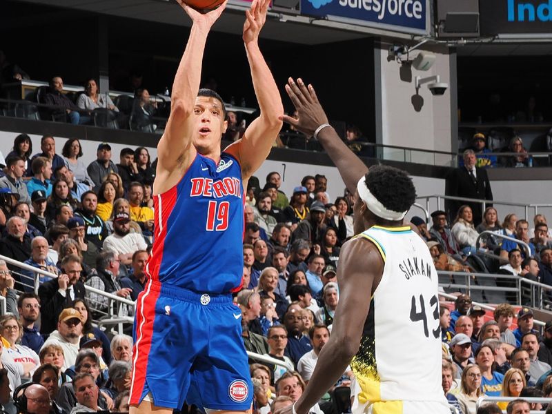 INDIANAPOLIS, IN - JANUARY 29:  Simone Fontecchio #19 of the Detroit Pistons shoots the ball during the game against the Indiana Pacers on January 29, 2025 at Gainbridge Fieldhouse in Indianapolis, Indiana. NOTE TO USER: User expressly acknowledges and agrees that, by downloading and or using this Photograph, user is consenting to the terms and conditions of the Getty Images License Agreement. Mandatory Copyright Notice: Copyright 2025 NBAE (Photo by Ron Hoskins/NBAE via Getty Images)