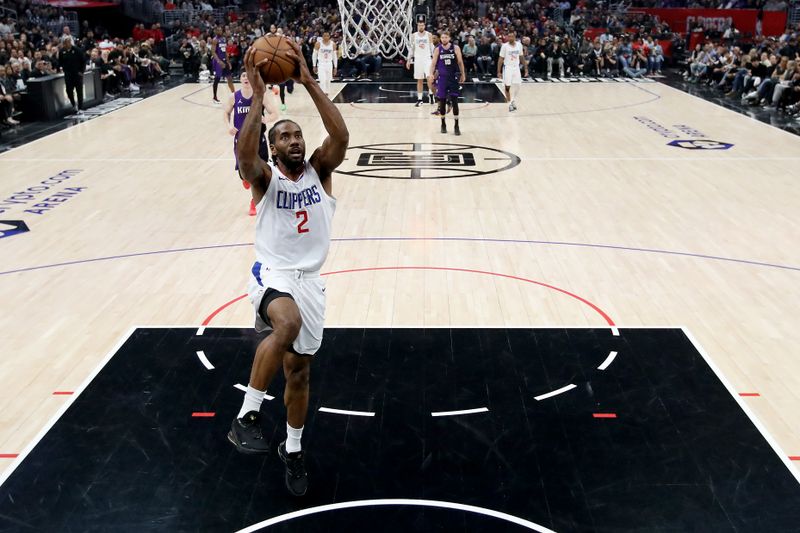 LOS ANGELES, CALIFORNIA - FEBRUARY 25: Kawhi Leonard #2 of the Los Angeles Clippers dunks the ball during the first quarter against the Sacramento Kings at Crypto.com Arena on February 25, 2024 in Los Angeles, California. The Sacramento Kings defeated the Los Angeles Clippers 123-107. NOTE TO USER: User expressly acknowledges and agrees that, by downloading and or using this photograph, User is consenting to the terms and conditions of the Getty Images License Agreement. (Photo by Katelyn Mulcahy/Getty Images)