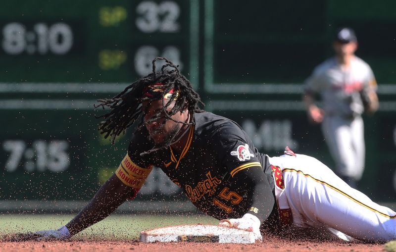 May 10, 2025; Pittsburgh, Pennsylvania, USA;  Pittsburgh Pirates center fielder Oneil Cruz (15) steals second base against the Atlanta Braves during the third inning at PNC Park. Mandatory Credit: Charles LeClaire-Imagn Images