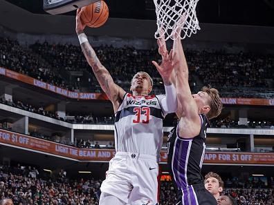 SACRAMENTO, CA - DECEMBER 18: Kyle Kuzma #33 of the Washington Wizards drives to the basket during the game against the Sacramento Kings on December 18, 2023 at Golden 1 Center in Sacramento, California. NOTE TO USER: User expressly acknowledges and agrees that, by downloading and or using this Photograph, user is consenting to the terms and conditions of the Getty Images License Agreement. Mandatory Copyright Notice: Copyright 2023 NBAE (Photo by Rocky Widner/NBAE via Getty Images)