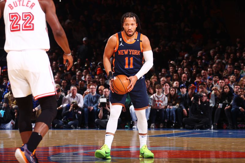 NEW YORK, NY - MARCH 29: Jalen Brunson #11 of the New York Knicks looks to pass the ball during the game against the Miami Heat on March 29, 2023 at Madison Square Garden in New York City, New York.  NOTE TO USER: User expressly acknowledges and agrees that, by downloading and or using this photograph, User is consenting to the terms and conditions of the Getty Images License Agreement. Mandatory Copyright Notice: Copyright 2023 NBAE  (Photo by Nathaniel S. Butler/NBAE via Getty Images)