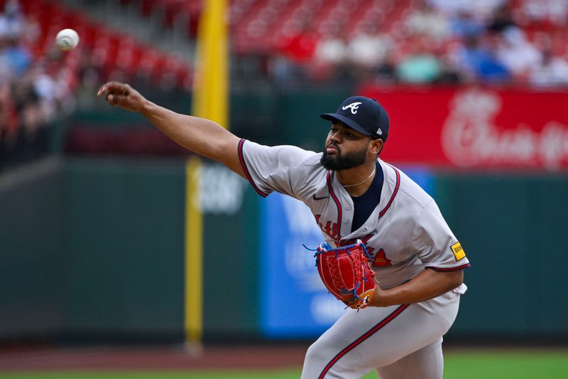 Jun 26, 2024; St. Louis, Missouri, USA;  Atlanta Braves starting pitcher Reynaldo Lopez (40) pitches against the St. Louis Cardinals during the first inning at Busch Stadium. Mandatory Credit: Jeff Curry-USA TODAY Sports