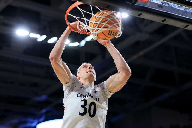 Cincinnati Bearcats vs Kansas State Wildcats: Bearcats Favored to Win in Upcoming Men's Basketba...