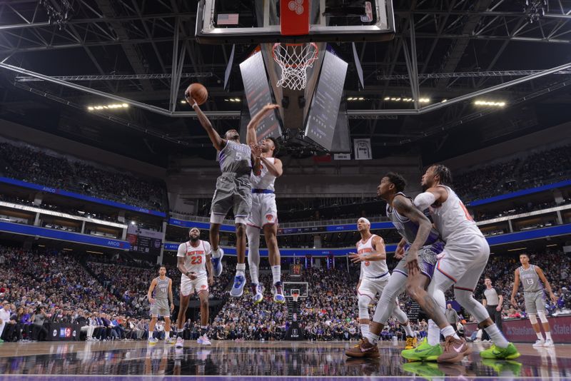 SACRAMENTO, CA - MARCH 9: De'Aaron Fox #5 of the Sacramento Kings drives to the basket during the game against the New York Knicks on March 9, 2023 at Golden 1 Center in Sacramento, California. NOTE TO USER: User expressly acknowledges and agrees that, by downloading and or using this Photograph, user is consenting to the terms and conditions of the Getty Images License Agreement. Mandatory Copyright Notice: Copyright 2023 NBAE (Photo by Rocky Widner/NBAE via Getty Images)