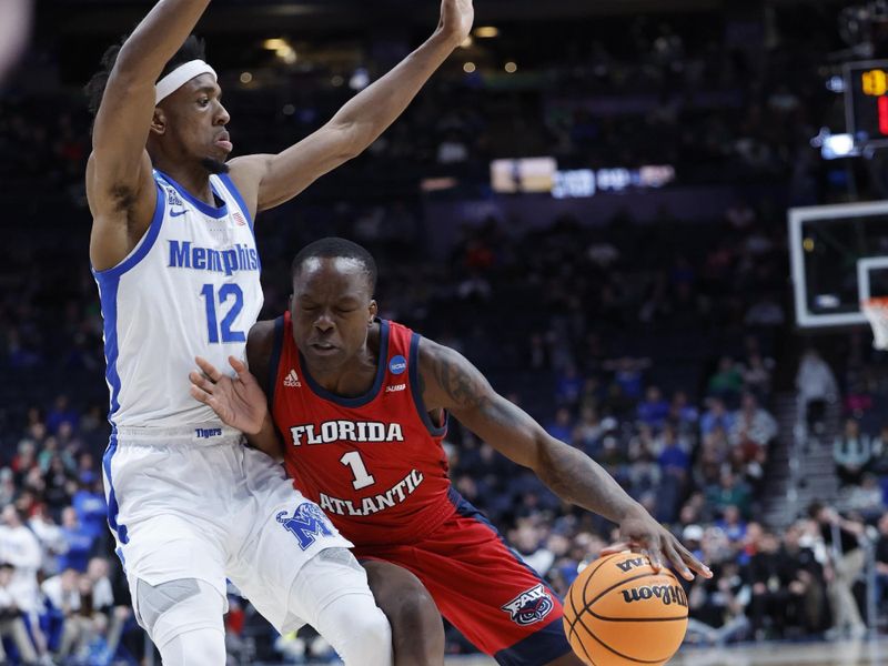 Mar 17, 2023; Columbus, OH, USA; Florida Atlantic Owls guard Johnell Davis (1) drives to the basket defended by Memphis Tigers forward DeAndre Williams (12) in the second half at Nationwide Arena. Mandatory Credit: Rick Osentoski-USA TODAY Sports