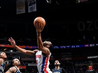 ORLANDO, FL - DECEMBER 8: Alec Burks #14 of the Detroit Pistons drives to the basket during the game against the Orlando Magic on December 8, 2023 at Amway Center in Orlando, Florida. NOTE TO USER: User expressly acknowledges and agrees that, by downloading and or using this photograph, User is consenting to the terms and conditions of the Getty Images License Agreement. Mandatory Copyright Notice: Copyright 2023 NBAE (Photo by Fernando Medina/NBAE via Getty Images)