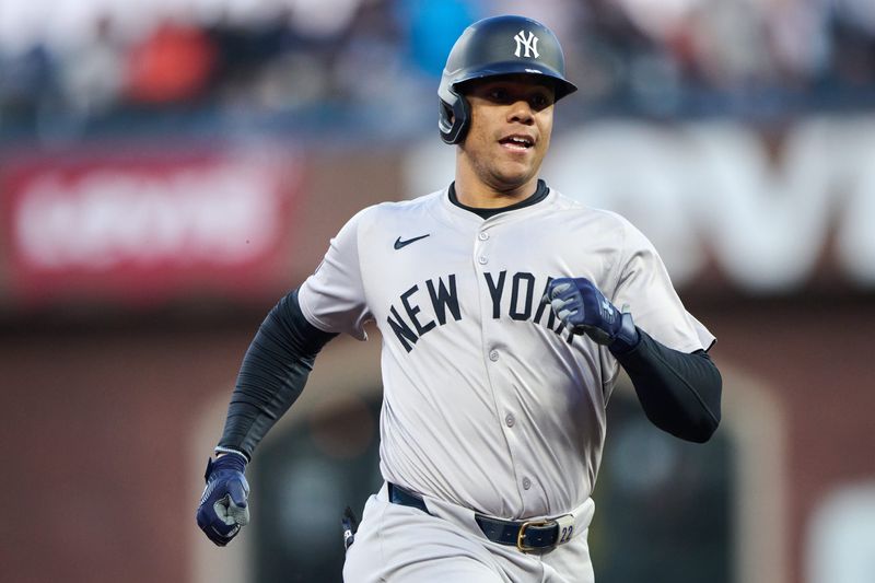 Jun 1, 2024; San Francisco, California, USA; New York Yankees outfielder Juan Soto (22) runs to third base after hitting a triple against the San Francisco Giants during the fifth inning at Oracle Park. Mandatory Credit: Robert Edwards-USA TODAY Sports