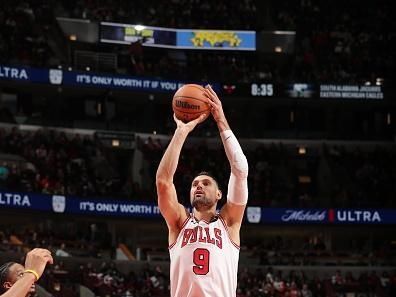 CHICAGO, IL - DECEMBER 23: Nikola Vucevic #9 of the Chicago Bulls shoots the ball during the game against the Cleveland Cavaliers on December 23, 2023 at United Center in Chicago, Illinois. NOTE TO USER: User expressly acknowledges and agrees that, by downloading and or using this photograph, User is consenting to the terms and conditions of the Getty Images License Agreement. Mandatory Copyright Notice: Copyright 2023 NBAE (Photo by Gary Dineen/NBAE via Getty Images)
