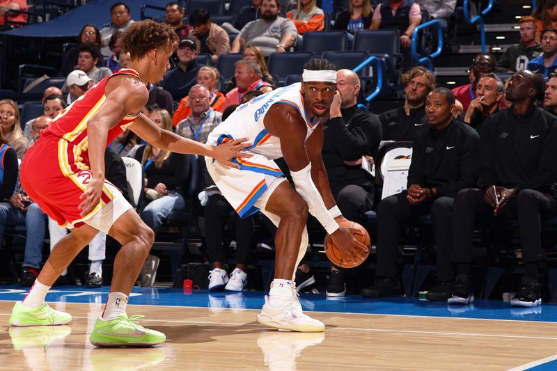 OKLAHOMA CITY, OK - OCTOBER 17: Shai Gilgeous-Alexander #2 of the Oklahoma City Thunder looks to pass the ball during the game against the Atlanta Hawks on October 17, 2024 at Paycom Arena in Oklahoma City, Oklahoma. NOTE TO USER: User expressly acknowledges and agrees that, by downloading and or using this photograph, User is consenting to the terms and conditions of the Getty Images License Agreement. Mandatory Copyright Notice: Copyright 2024 NBAE (Photo by Zach Beeker/NBAE via Getty Images)