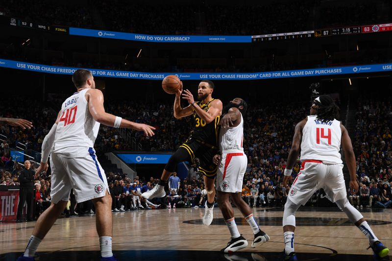 SAN FRANCISCO, CA - FEBRUARY 14: Stephen Curry #30 of the Golden State Warriors looks to pass the ball during the game against the LA Clippers on FEBRUARY 14, 2024 at Chase Center in San Francisco, California. NOTE TO USER: User expressly acknowledges and agrees that, by downloading and or using this photograph, user is consenting to the terms and conditions of Getty Images License Agreement. Mandatory Copyright Notice: Copyright 2024 NBAE (Photo by Noah Graham/NBAE via Getty Images)