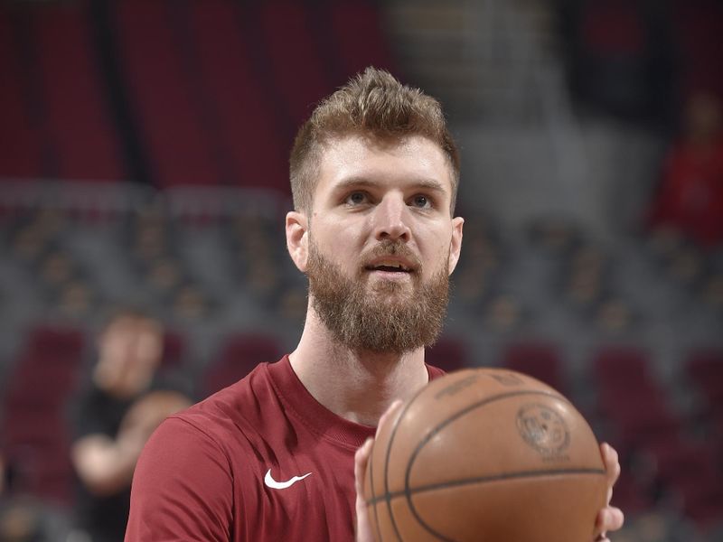 CLEVELAND, OH - JANUARY 31: Dean Wade #32 of the Cleveland Cavaliers warms up before the game against the Detroit Pistons on January 31, 2024 at Rocket Mortgage FieldHouse in Cleveland, Ohio. NOTE TO USER: User expressly acknowledges and agrees that, by downloading and/or using this Photograph, user is consenting to the terms and conditions of the Getty Images License Agreement. Mandatory Copyright Notice: Copyright 2024 NBAE (Photo by David Liam Kyle/NBAE via Getty Images)