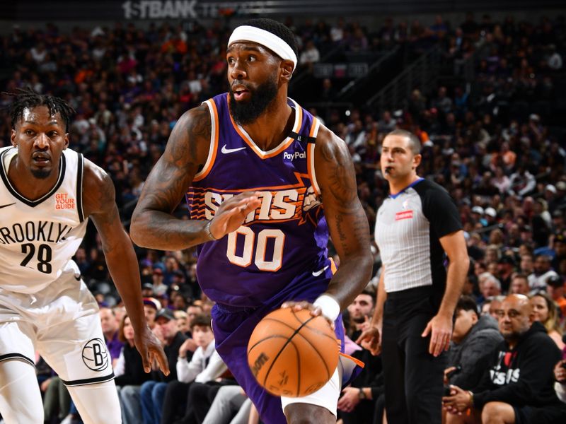 PHOENIX, AZ - NOVEMBER 27: Royce O'Neale #00 of the Phoenix Suns drives to the basket during the game against the Brooklyn Nets on November 27, 2024 at Footprint Center in Phoenix, Arizona. NOTE TO USER: User expressly acknowledges and agrees that, by downloading and or using this photograph, user is consenting to the terms and conditions of the Getty Images License Agreement. Mandatory Copyright Notice: Copyright 2024 NBAE (Photo by Barry Gossage/NBAE via Getty Images)