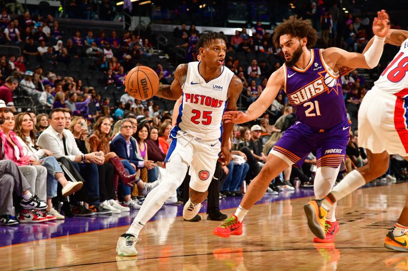 PHOENIX, AZ - FEBRUARY 14: Marcus Sasser #25 of the Detroit Pistons handles the ball during the game against the Phoenix Suns on February 14, 2024 at Footprint Center in Phoenix, Arizona. NOTE TO USER: User expressly acknowledges and agrees that, by downloading and or using this photograph, user is consenting to the terms and conditions of the Getty Images License Agreement. Mandatory Copyright Notice: Copyright 2024 NBAE (Photo by Kate Frese/NBAE via Getty Images)