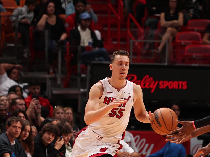MIAMI, FL - JANUARY 8: Duncan Robinson #55 of the Miami Heat dribbles the ball during the game against the Houston Rockets on January 8, 2024 at Kaseya Center in Miami, Florida. NOTE TO USER: User expressly acknowledges and agrees that, by downloading and or using this Photograph, user is consenting to the terms and conditions of the Getty Images License Agreement. Mandatory Copyright Notice: Copyright 2024 NBAE (Photo by Issac Baldizon/NBAE via Getty Images)