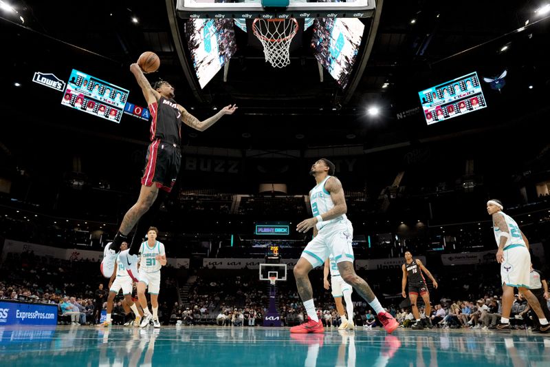 CHARLOTTE, NORTH CAROLINA - OCTOBER 08: Kel'el Ware #7 of the Miami Heat goes to the basket for a dunk Charlotte Hornets during the second half of the preseason game at Spectrum Center on October 08, 2024 in Charlotte, North Carolina. NOTE TO USER: User expressly acknowledges and agrees that, by downloading and or using this photograph, User is consenting to the terms and conditions of the Getty Images License Agreement. (Photo by Grant Halverson/Getty Images)