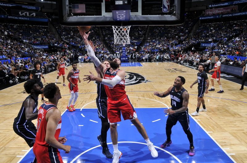 ORLANDO, FL - NOVMEBER 10: Jonas Valanciunas #17 of the Washington Wizards drives to the basket during the game against the Orlando Magic on November 10, 2024 at Kia Center in Orlando, Florida. NOTE TO USER: User expressly acknowledges and agrees that, by downloading and or using this photograph, User is consenting to the terms and conditions of the Getty Images License Agreement. Mandatory Copyright Notice: Copyright 2024 NBAE (Photo by Fernando Medina/NBAE via Getty Images)