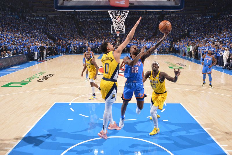 OKLAHOMA CITY, OK - JUNE 8: Cason Wallace #22 of the Oklahoma City Thunder drives to the basket during the game against the Indiana Pacers  during Game Two of the 2025 NBA Finals on June 8, 2025 at Paycom Center in Oklahoma City, Oklahoma. NOTE TO USER: User expressly acknowledges and agrees that, by downloading and or using this photograph, User is consenting to the terms and conditions of the Getty Images License Agreement. Mandatory Copyright Notice: Copyright 2025 NBAE (Photo by Jesse D. Garrabrant/NBAE via Getty Images)