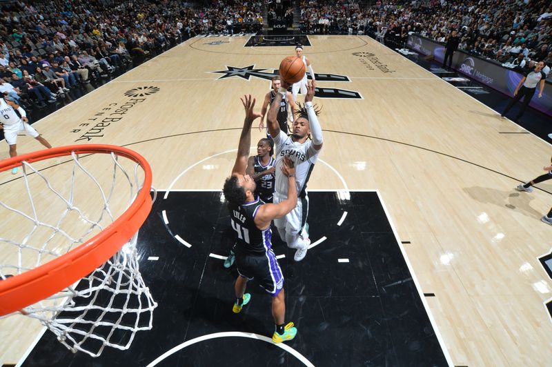 SAN ANTONIO, TX - NOVEMBER 11:  Stephon Castle #5 of the San Antonio Spurs shoots the ball during the game against the Sacramento Kings  during a regular season game on November 11, 2024 at the Frost Bank Center in San Antonio, Texas. NOTE TO USER: User expressly acknowledges and agrees that, by downloading and or using this photograph, user is consenting to the terms and conditions of the Getty Images License Agreement. Mandatory Copyright Notice: Copyright 2024 NBAE (Photos by Michael Gonzales/NBAE via Getty Images)