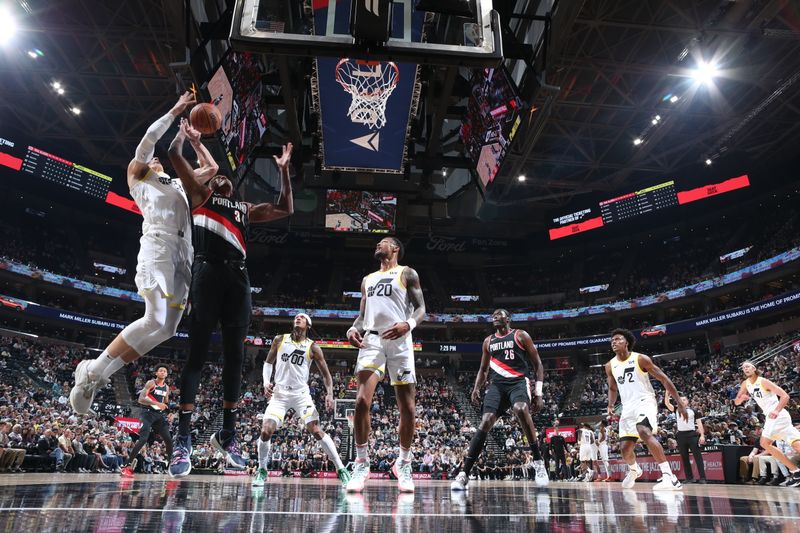 SALT LAKE CITY, UT - OCTOBER 14: Jabari Walker #34 of the Portland Trail Blazers grabs the rebound during the preseason game on October 14, 2023 at vivint.SmartHome Arena in Salt Lake City, Utah. NOTE TO USER: User expressly acknowledges and agrees that, by downloading and or using this Photograph, User is consenting to the terms and conditions of the Getty Images License Agreement. Mandatory Copyright Notice: Copyright 2023 NBAE (Photo by Melissa Majchrzak/NBAE via Getty Images)