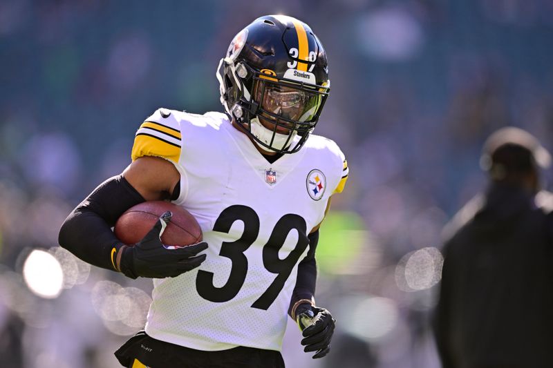 Pittsburgh Steelers safety Minkah Fitzpatrick (39) warms up before an NFL football game between the Pittsburgh Steelers and Philadelphia Eagles, Sunday, Oct. 30, 2022, in Philadelphia. (AP Photo/Derik Hamilton)