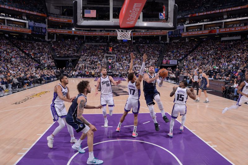 SACRAMENTO, CA - MARCH 29:  Luka Doncic #77 of the Dallas Mavericks goes to the basket during the game on March 29, 2024 at Golden 1 Center in Sacramento, California. NOTE TO USER: User expressly acknowledges and agrees that, by downloading and or using this Photograph, user is consenting to the terms and conditions of the Getty Images License Agreement. Mandatory Copyright Notice: Copyright 2024 NBAE (Photo by Rocky Widner/NBAE via Getty Images)