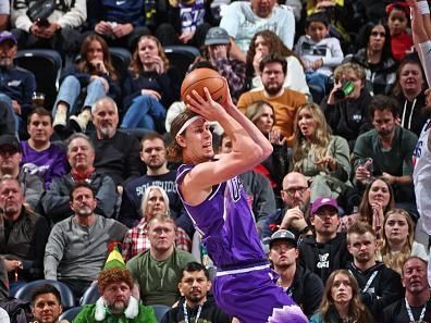 SALT LAKE CITY, UT - DECEMBER 8: Kelly Olynyk #41 of the Utah Jazz passes the ball during the game against the LA Clippers on December 8, 2023 at vivint.SmartHome Arena in Salt Lake City, Utah. NOTE TO USER: User expressly acknowledges and agrees that, by downloading and or using this Photograph, User is consenting to the terms and conditions of the Getty Images License Agreement. Mandatory Copyright Notice: Copyright 2023 NBAE (Photo by Melissa Majchrzak/NBAE via Getty Images)