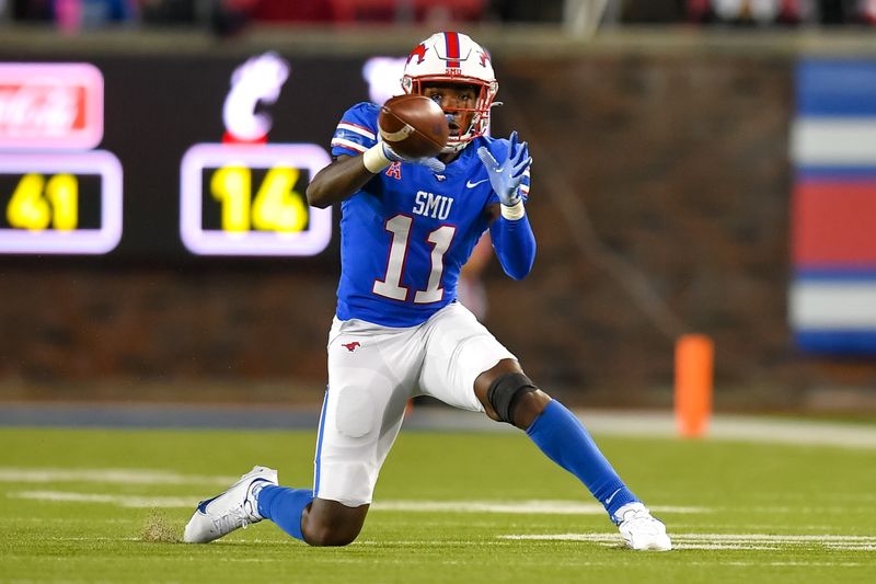 Oct 24, 2020; Dallas, Texas, USA; Southern Methodist Mustangs wide receiver Rashee Rice (11) makes a reception against the Cincinnati Bearcats during the first half at Gerald J. Ford Stadium. Mandatory Credit: Tim Flores-USA TODAY Sports