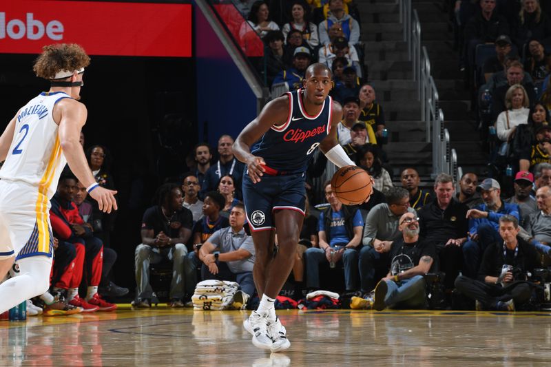 SAN FRANCISCO, CA - OCTOBER 27: Kris Dunn #8 of the LA Clippers dribbles the ball during the game against the Golden State Warriors on October 27, 2024 at Chase Center in San Francisco, California. NOTE TO USER: User expressly acknowledges and agrees that, by downloading and or using this photograph, user is consenting to the terms and conditions of Getty Images License Agreement. Mandatory Copyright Notice: Copyright 2024 NBAE (Photo by Noah Graham/NBAE via Getty Images)