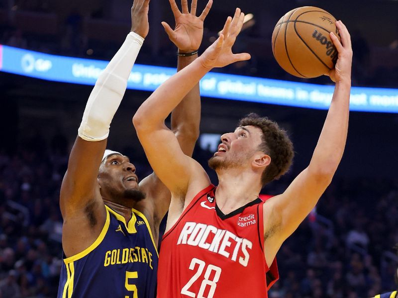 SAN FRANCISCO, CALIFORNIA - DECEMBER 03: Alperen Sengun #28 of the Houston Rockets shoots over Kevon Looney #5 of the Golden State Warriors at Chase Center on December 03, 2022 in San Francisco, California. NOTE TO USER: User expressly acknowledges and agrees that, by downloading and or using this photograph, User is consenting to the terms and conditions of the Getty Images License Agreement.  (Photo by Ezra Shaw/Getty Images)