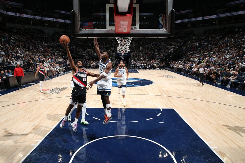 MINNEAPOLIS, MN - NOVEMBER 8: Scoot Henderson #00 of the Portland Trail Blazers drives to the basket during the game against the Minnesota Timberwolves on November 8, 2024 at Target Center in Minneapolis, Minnesota. NOTE TO USER: User expressly acknowledges and agrees that, by downloading and or using this Photograph, user is consenting to the terms and conditions of the Getty Images License Agreement. Mandatory Copyright Notice: Copyright 2024 NBAE (Photo by David Sherman/NBAE via Getty Images)