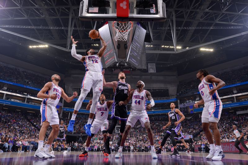 SACRAMENTO, CA - MARCH 25:  Tobias Harris #12 of the Philadelphia 76ers grabs the rebound during the game on March 25, 2024 at Golden 1 Center in Sacramento, California. NOTE TO USER: User expressly acknowledges and agrees that, by downloading and or using this Photograph, user is consenting to the terms and conditions of the Getty Images License Agreement. Mandatory Copyright Notice: Copyright 2024 NBAE (Photo by Rocky Widner/NBAE via Getty Images)