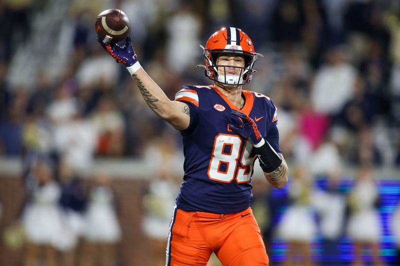 Nov 18, 2023; Atlanta, Georgia, USA; Syracuse Orange tight end Dan Villari (89) throws a pass against the Georgia Tech Yellow Jackets in the first half at Bobby Dodd Stadium at Hyundai Field. Mandatory Credit: Brett Davis-USA TODAY Sports