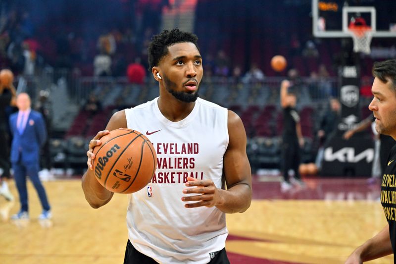 CLEVELAND, OHIO - NOVEMBER 25: Donovan Mitchell #45 of the Cleveland Cavaliers warms up prior to the game against the Los Angeles Lakers at Rocket Mortgage Fieldhouse on November 25, 2023 in Cleveland, Ohio. NOTE TO USER: User expressly acknowledges and agrees that, by downloading and or using this photograph, User is consenting to the terms and conditions of the Getty Images License Agreement. (Photo by Jason Miller/Getty Images)