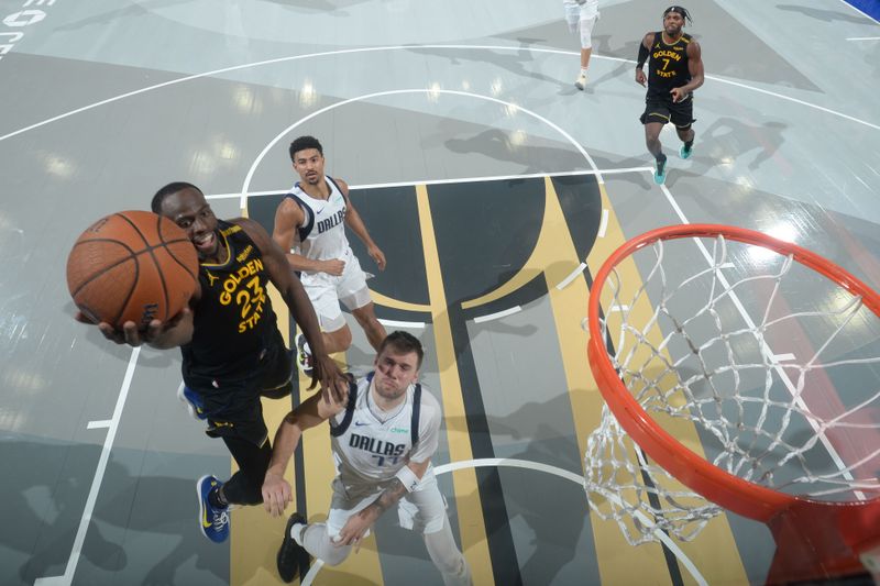 SAN FRANCISCO, CA - NOVEMBER 12: Draymond Green #23 of the Golden State Warriors drives to the basket during the game against the Dallas Mavericks during the Emirates NBA Cup game on November 12, 2024 at Chase Center in San Francisco, California. NOTE TO USER: User expressly acknowledges and agrees that, by downloading and or using this photograph, user is consenting to the terms and conditions of Getty Images License Agreement. Mandatory Copyright Notice: Copyright 2024 NBAE (Photo by Noah Graham/NBAE via Getty Images)