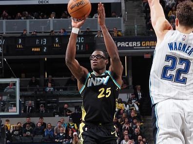 INDIANAPOLIS, IN - DECEMBER 23: Jalen Smith #25 of the Indiana Pacers shoots the ball during the game against the Orlando Magic on December 23, 2023 at Gainbridge Fieldhouse in Indianapolis, Indiana. NOTE TO USER: User expressly acknowledges and agrees that, by downloading and or using this Photograph, user is consenting to the terms and conditions of the Getty Images License Agreement. Mandatory Copyright Notice: Copyright 2023 NBAE (Photo by Ron Hoskins/NBAE via Getty Images)
