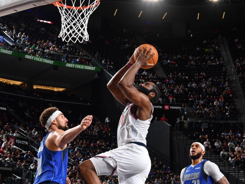 INGLEWOOD, CA - OCTOBER 14: James Harden #1 of the LA Clippers drives to the basket during the game against the Dallas Mavericks on October 14, 2024 at Intuit Dome in Los Angeles, California. NOTE TO USER: User expressly acknowledges and agrees that, by downloading and/or using this Photograph, user is consenting to the terms and conditions of the Getty Images License Agreement. Mandatory Copyright Notice: Copyright 2024 NBAE (Photo by Juan Ocampo/NBAE via Getty Images)