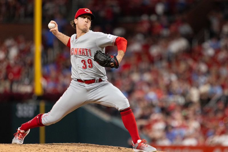 Sep 30, 2023; St. Louis, Missouri, USA; Cincinnati Reds relief pitcher Lucas Sims (39) pitches against the St. Louis Cardinals in the sixth inning at Busch Stadium. Mandatory Credit: Zach Dalin-USA TODAY Sports