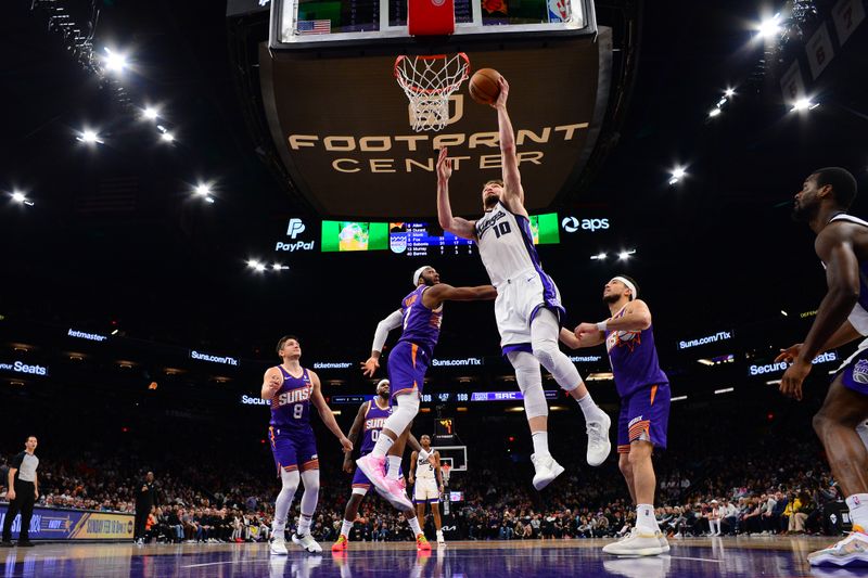 PHOENIX, AZ - FEBRUARY 13:  Domantas Sabonis #10 of the Sacramento Kings drives to the basket during the game against the Phoenix Suns on February 13, 2024 at Footprint Center in Phoenix, Arizona. NOTE TO USER: User expressly acknowledges and agrees that, by downloading and or using this photograph, user is consenting to the terms and conditions of the Getty Images License Agreement. Mandatory Copyright Notice: Copyright 2024 NBAE (Photo by Kate Frese/NBAE via Getty Images)