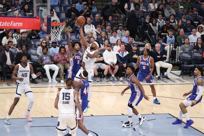 MEMPHIS, TN - APRIL 6: Jordan Goodwin #4 of the Memphis Grizzlies drives to the basket during the game against the Philadelphia 76ers on April 6, 2024 at FedExForum in Memphis, Tennessee. NOTE TO USER: User expressly acknowledges and agrees that, by downloading and or using this photograph, User is consenting to the terms and conditions of the Getty Images License Agreement. Mandatory Copyright Notice: Copyright 2024 NBAE (Photo by Joe Murphy/NBAE via Getty Images)