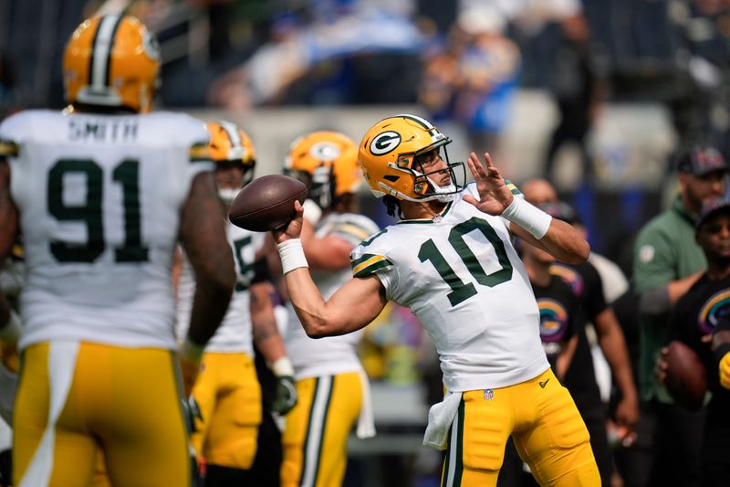 Green Bay Packers quarterback Jordan Love warms up before an NFL football game against the Los Angeles Rams, Sunday, Oct. 6, 2024, in Inglewood, Calif. (AP Photo/Gregory Bull)